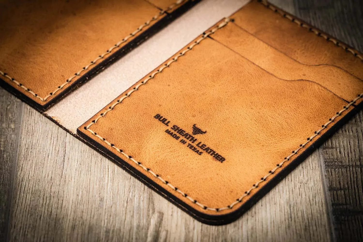 Bull Sheath Leather Men's Western Vertical Wallet Saddle Tan - Image 4