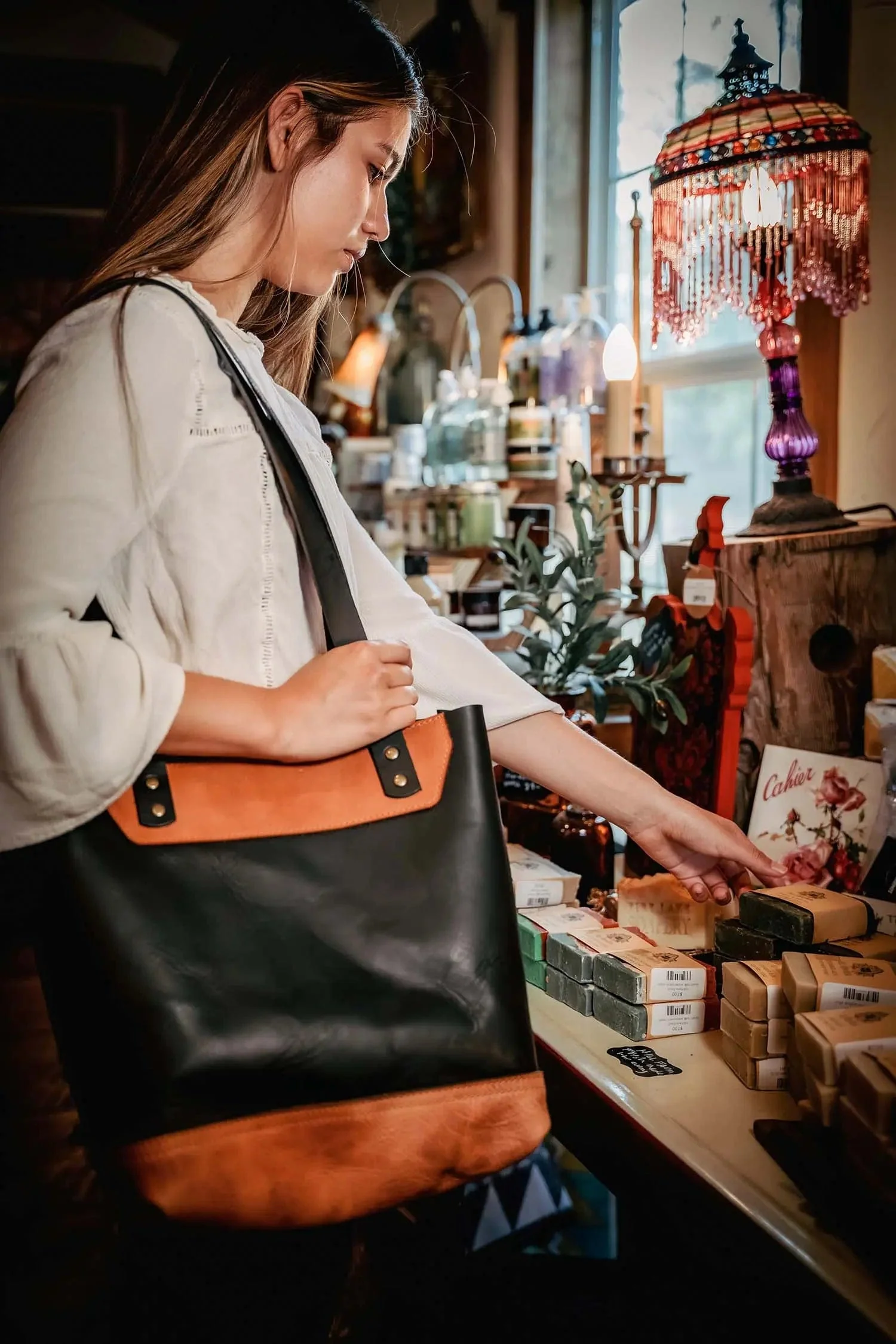 Bull Sheath Leather The Naomi Leather Tote Bag Black - Image 5