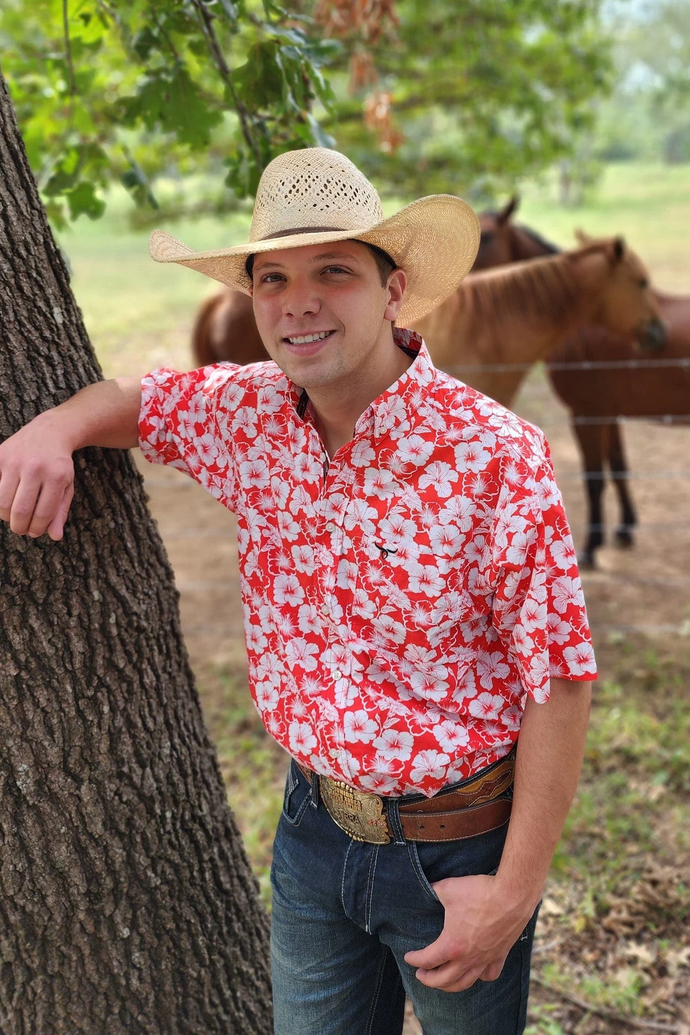 Signature Series - Concho - Red and White Hibiscus Flower Print, Classic Fit Short Sleeve Shirt - Image 2