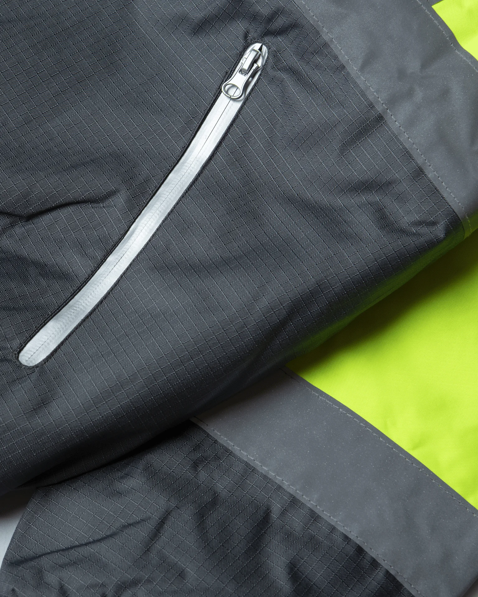 UHV883 HiVis Warm Up Bomber - Image 9