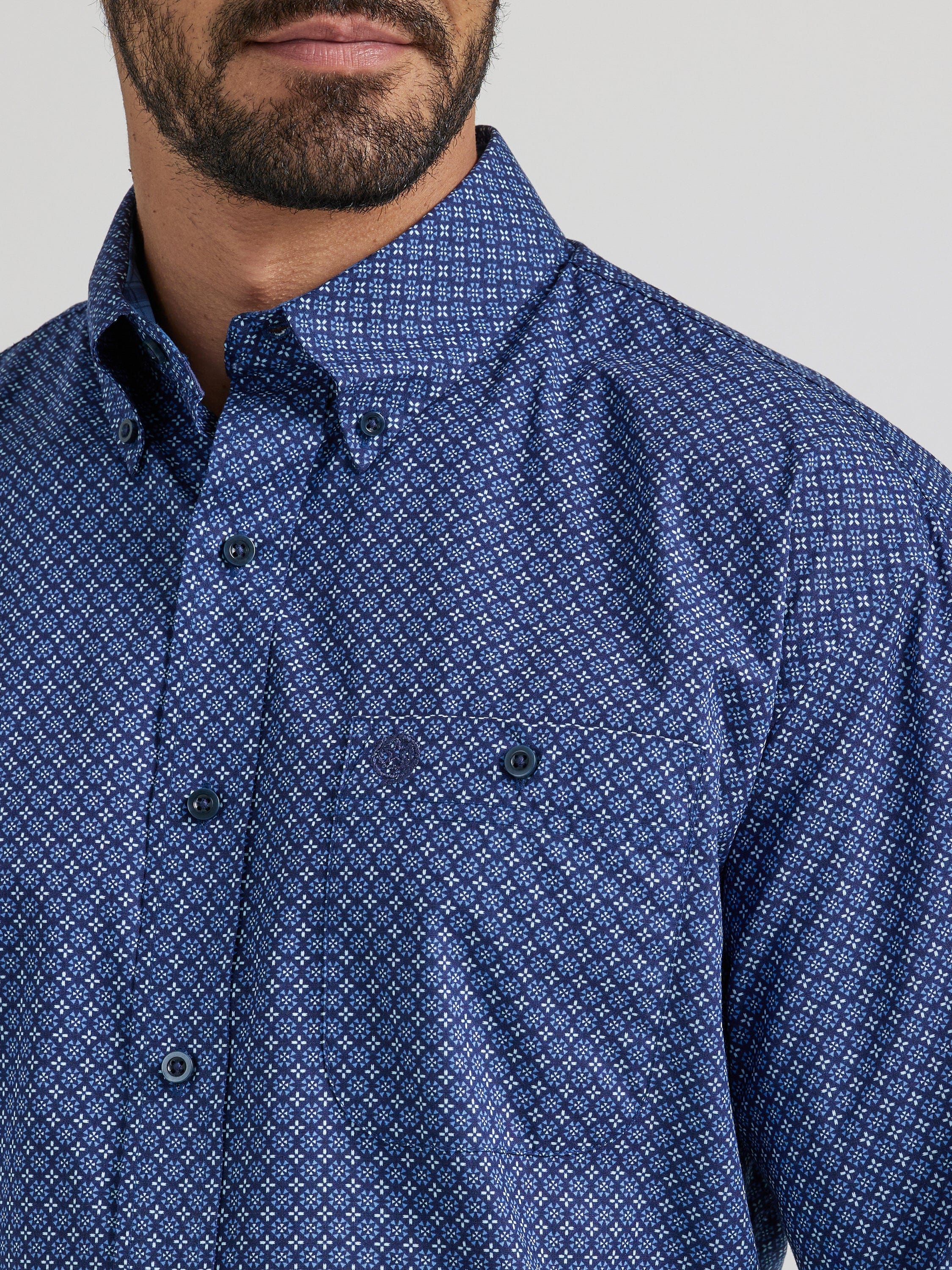 Wrangler Men's George Strait Geo Print Midnight Splash Relaxed Fit Long Sleeve Shirt 112338099 - Image 3