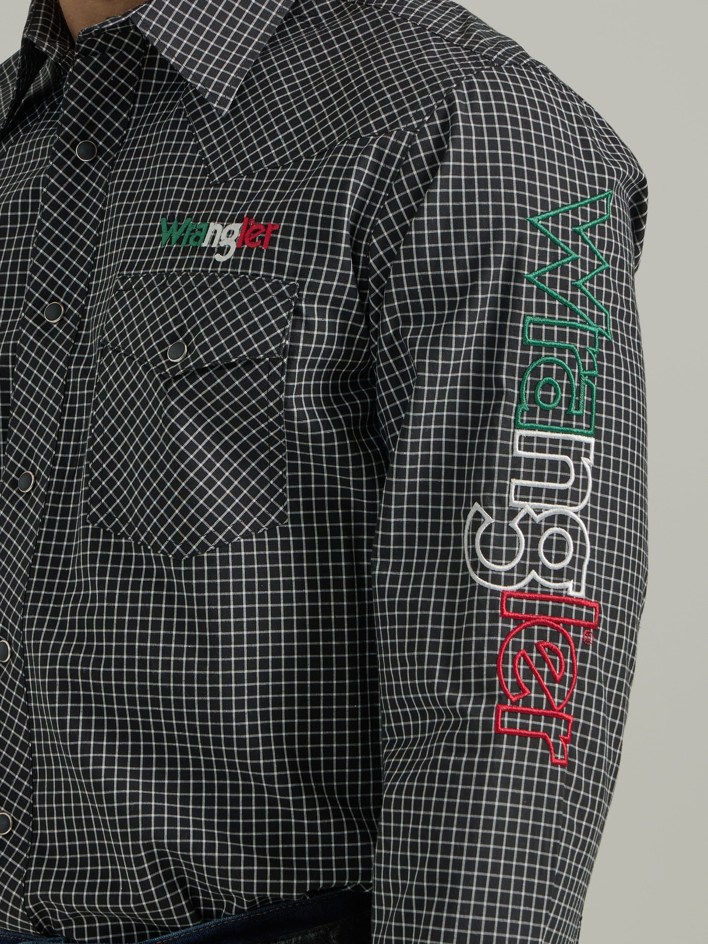 Wrangler Men's Mexico Black & White Plaid Print Embroidery Long Sleeve Western Shirt 112330376 - Image 4