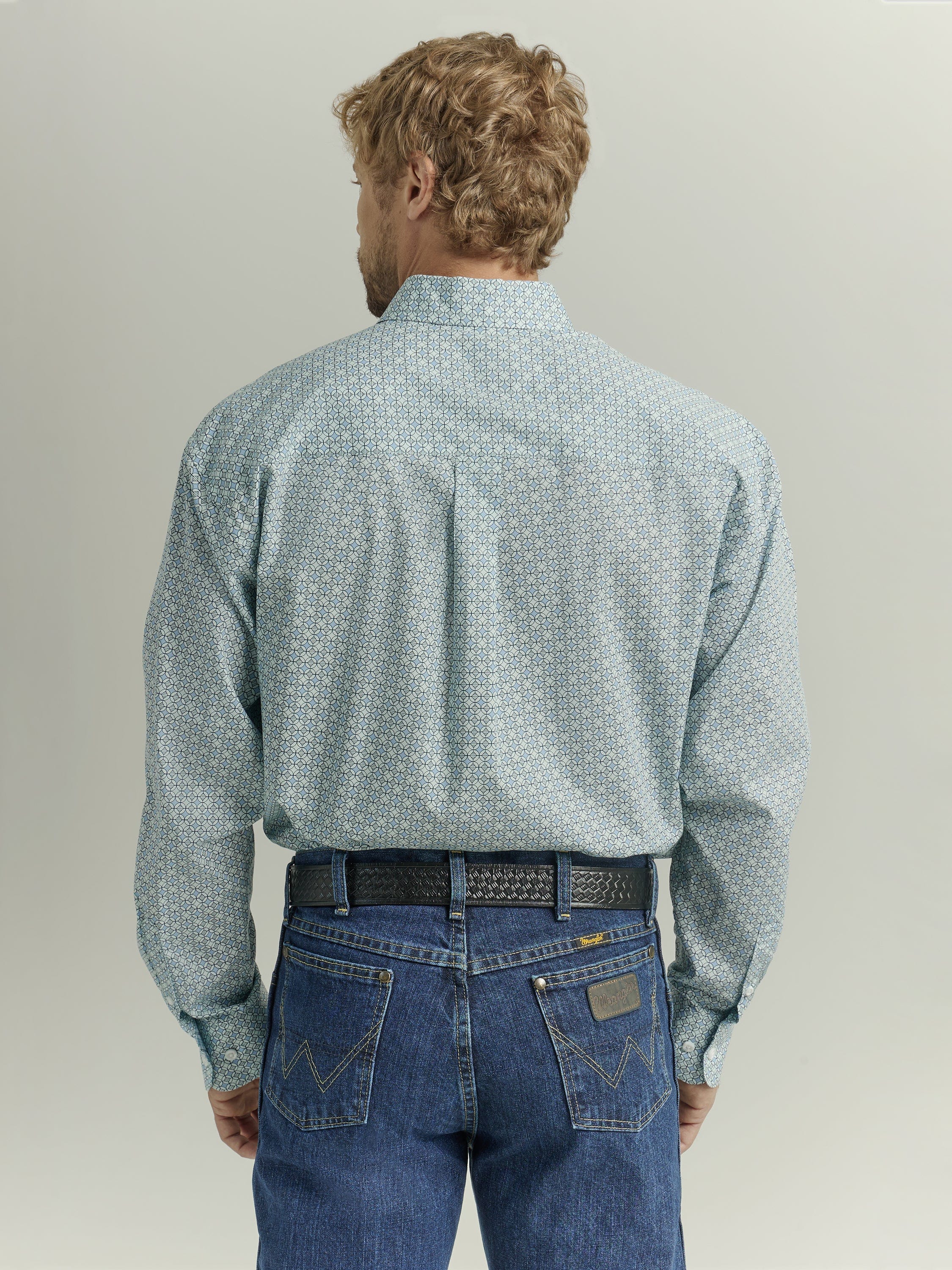 Wrangler Men's Sea Circle Relaxed Fit Long Sleeve Snap Western Shirt 112327835 - Image 2