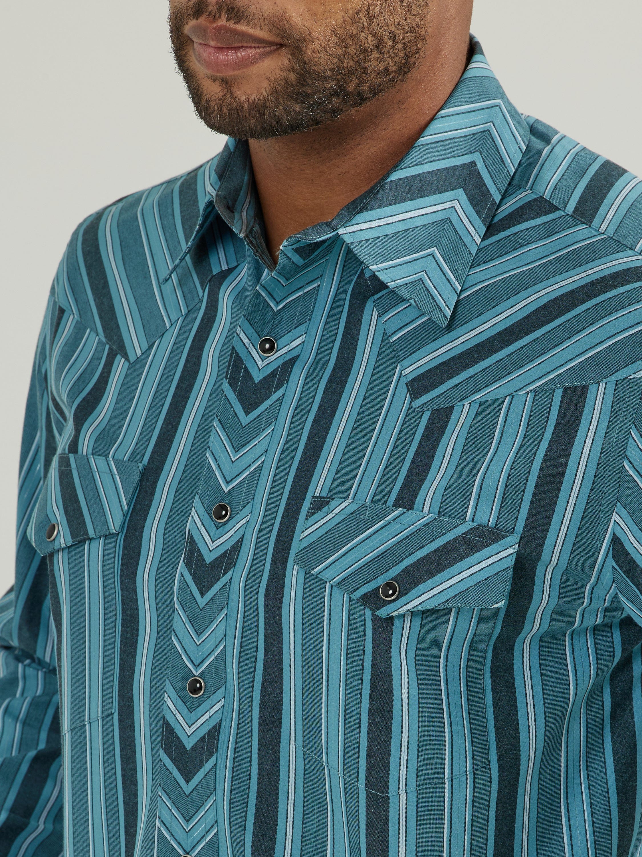 Wrangler Men's Silver Edition Classic Fit Black and Blue Print Long Sleeve Snap Shirt 112330368 - Image 3