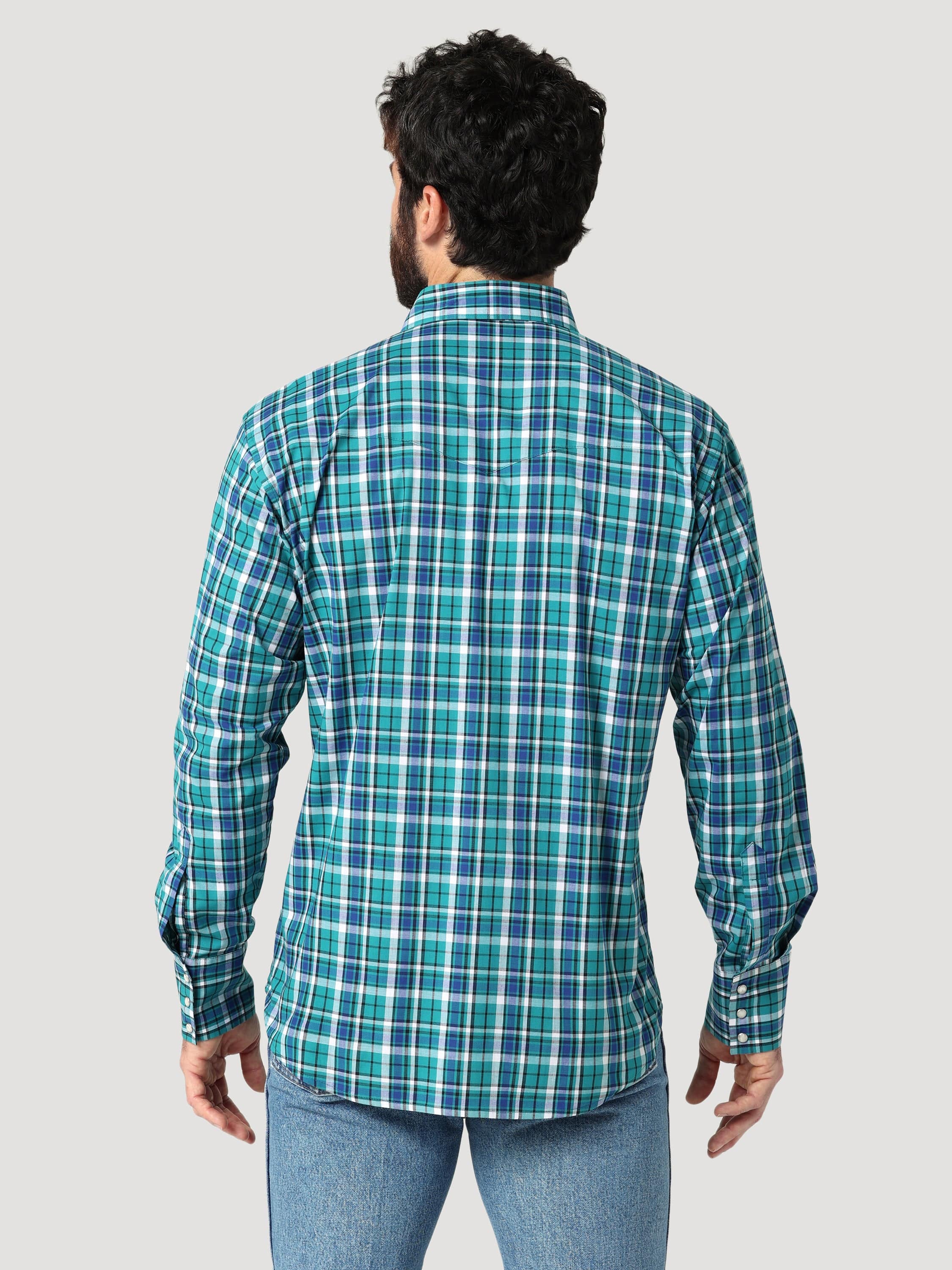 Wrangler Men's Wrinkle Resist Deep Lake Long Sleeve Western Plaid Shirt 112318654 - Image 2