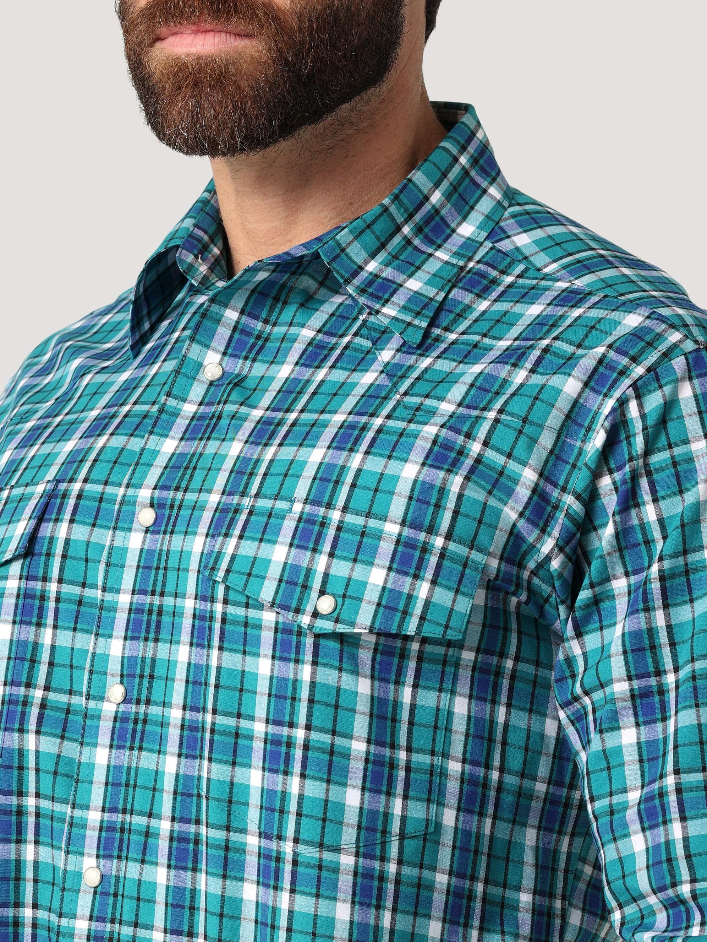 Wrangler Men's Wrinkle Resist Deep Lake Long Sleeve Western Plaid Shirt 112318654 - Image 3